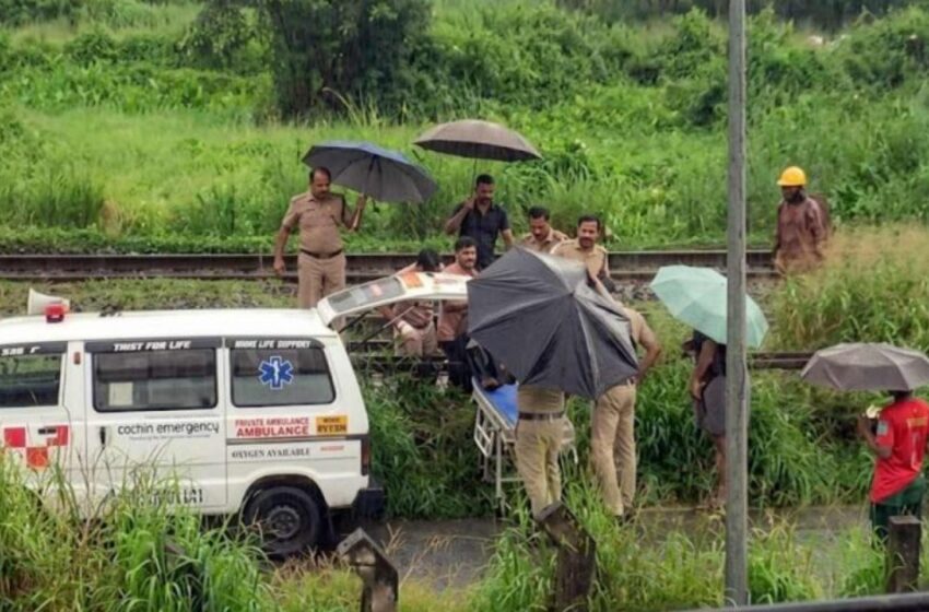  ട്രെയിനിന്റെ വാതിൽപടിയിലിരുന്ന് യാത്ര ചെയ്യുന്നതിനിടെ അപകടം; ട്രാക്കിലേക്ക് വീണ് 18-കാരന് ദാരുണാന്ത്യം