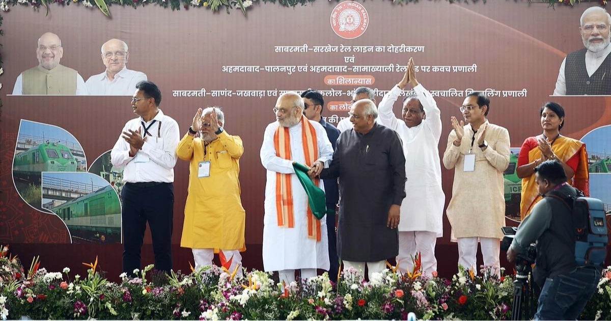 രാജ്യത്തെ ആദ്യ എൽഎൻജി ട്രെയിൻ അമിത് ഷാ ഫ്ലാഗ് ഓഫ് ചെയ്തു; മോദി റെയിൽവേയെ മാറ്റിമറിച്ചെന്നും കോൺഗ്രസ് അഴിമതിക്ക് മാത്രമാണ് പേരുകേട്ടതെന്നും അവകാശവാദം