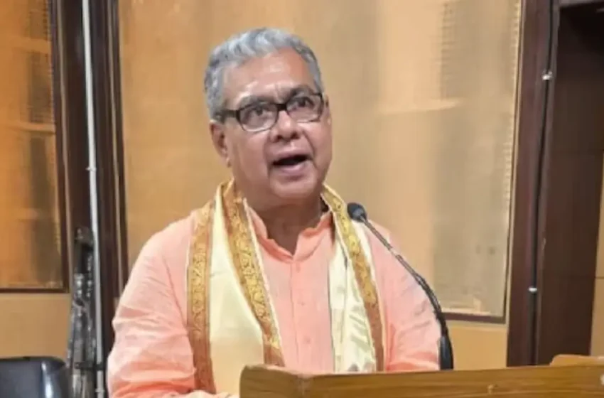  ‘ഡെങ്കിപ്പനി വരാതിരിക്കാൻ സ്കൂളുകളിൽ സ്കർട്ടുകൾക്ക് പകരം മുഴുവൻ മറയുന്ന സൽവാറുകൾ ധരിക്കണം’; വിദ്യാർഥികൾക്ക് പുതിയ നിർദേശവുമായി ബംഗാൾ ആരോഗ്യമന്ത്രി