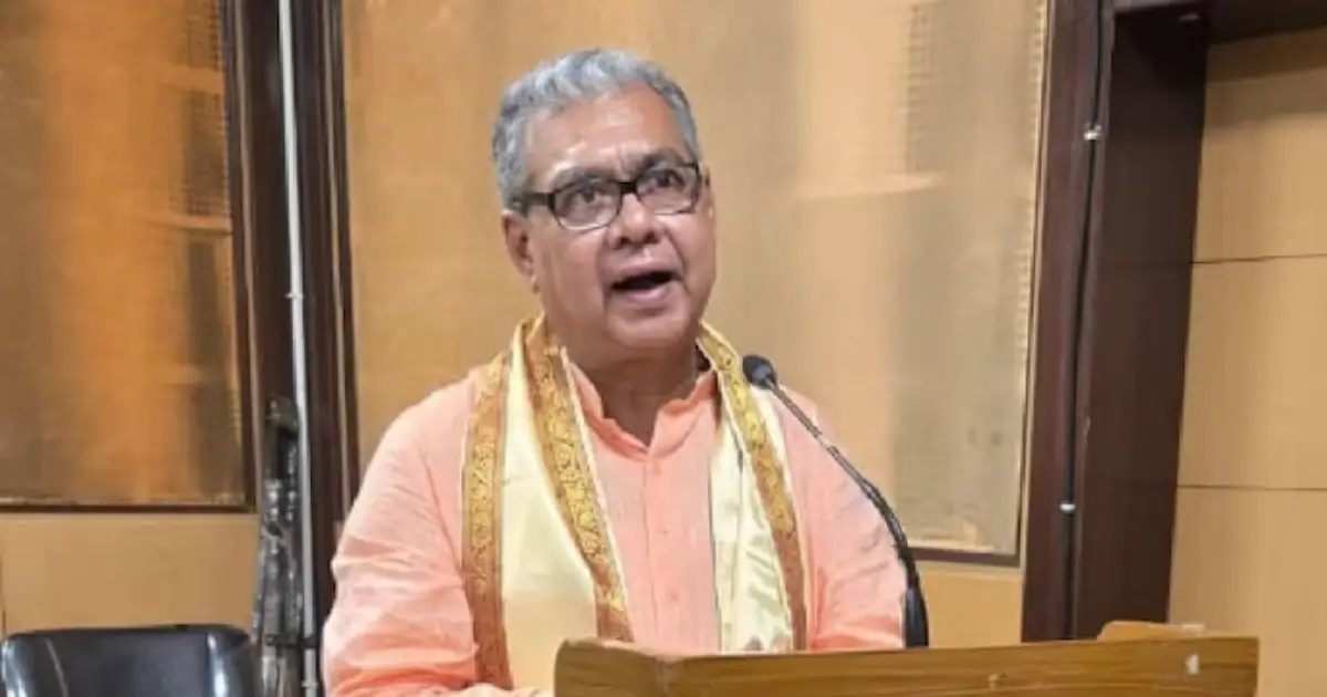 ഡെങ്കിപ്പനി വരാതിരിക്കാൻ സ്കൂളുകളിൽ സ്കർട്ടുകൾക്ക് പകരം മുഴുവൻ മറയുന്ന സൽവാറുകൾ ധരിക്കണം; വിദ്യാർഥികൾക്ക് പുതിയ നിർദേശവുമായി ബംഗാൾ ആരോഗ്യമന്ത്രി