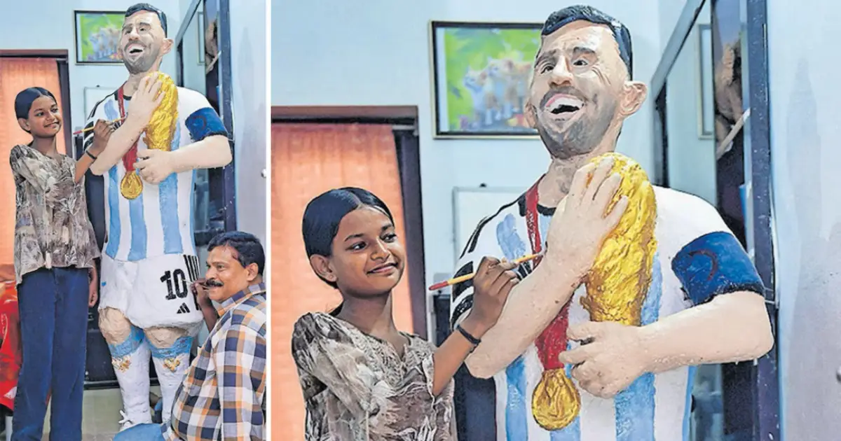 ഫുട്ബോൾ മിശിഹാക്ക്! മെസ്സിയുടെ പ്രതിമ വീടിനകത്ത് നിർമിച്ച് അച്‌ഛനും മകളും
