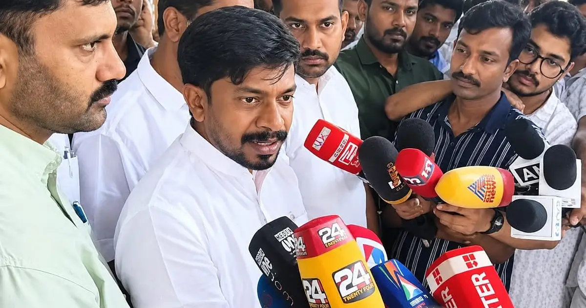  ‘ലാത്തിചാർജല്ല, തൂഫാൻ റെയ്‌ഡാണ് നടത്തേണ്ടിയിരുന്നത്; ബിജെപിക്കെതിരായ മാർച്ചിൽ എസ്എഫ്ഐ എന്തിനാണ് ബിയർ കുപ്പി എറിയുന്നത്?’; രൂക്ഷ വിമർശനവുമായി മന്ത്രി ഒ.ജെ ജനീഷ്