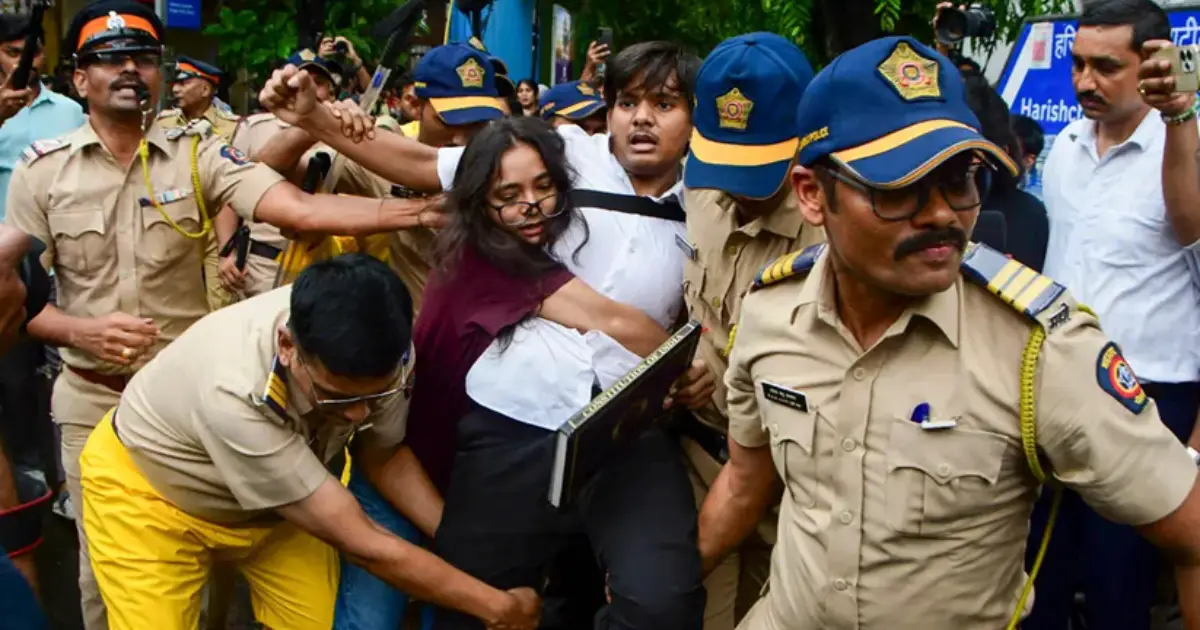 'ഞങ്ങളെ തല്ലിച്ചതച്ചു, സ്വകാര്യ ഭാഗങ്ങളിൽ മർദിച്ചു'; ഡൽഹി പോലീസിന്റെ കസ്റ്റഡി പീഡനത്തിനെതിരെ അഭിഭാഷകൻ
