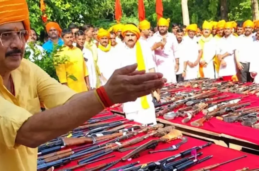  500-ലധികം തോക്കുകൾ പൂജക്കുവെച്ച് യുപി എംഎൽഎ രാജാ ഭയ്യ; ‘വേറെയുമുണ്ടെന്ന്’ പരാമർശം, വൻ വിവാദം
