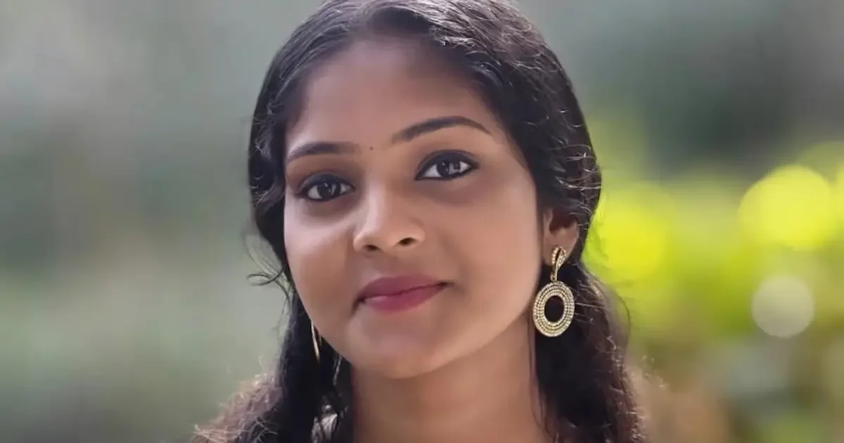  ‘അങ്ങനെ വിടാൻ പറ്റുമോ?’; തള്ളിയിട്ട് പരുക്കേറ്റിട്ടും അസഭ്യം പറഞ്ഞവനെ അരക്കിലോമീറ്റർ ഓടിച്ചിട്ട് പിടിച്ച് 17-കാരി