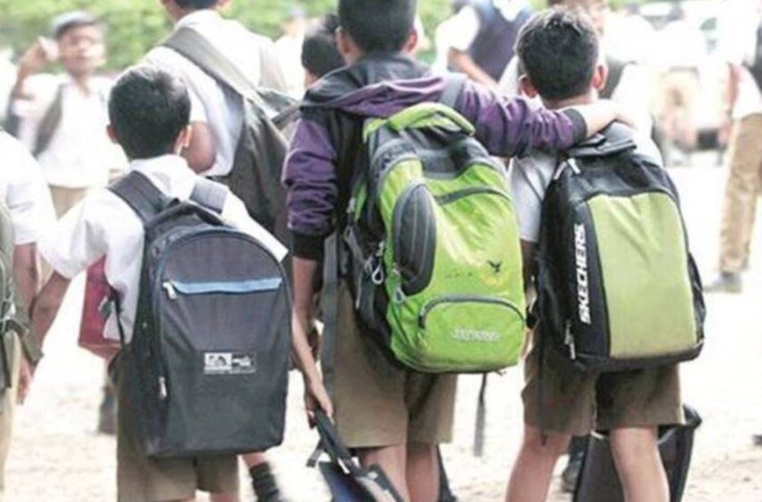  ‘ലിപ്സ്റ്റിക്കും മൊബൈലും വേണ്ട’; അധ്യാപകര്‍ക്ക് ബാഗ് പരിശോധിക്കാനും തലമുടിവെട്ടിക്കാനും അനുമതി നല്‍കി ബാലാവകാശ കമ്മീഷന്‍
