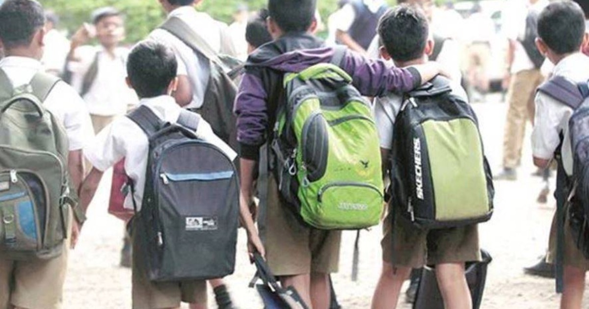  ‘ലിപ്സ്റ്റിക്കും മൊബൈലും വേണ്ട’; അധ്യാപകര്‍ക്ക് ബാഗ് പരിശോധിക്കാനും തലമുടിവെട്ടിക്കാനും അനുമതി നല്‍കി ബാലാവകാശ കമ്മീഷന്‍