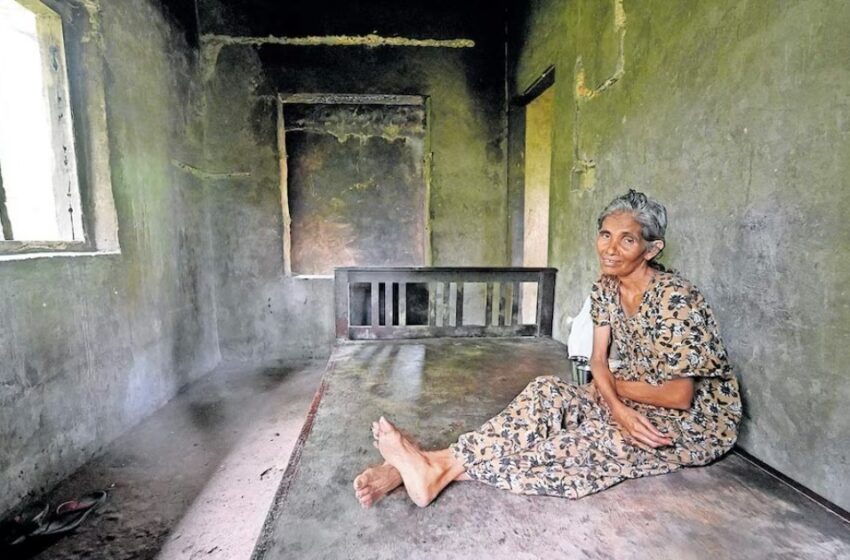  ഭക്ഷണത്തിനും മരുന്നിനുമായി വീടിന്റെ ജനലും വാതിലും വയറിങ്ങും ഇളക്കിവിറ്റു; തളിപ്പറമ്പിൽ രോഗികളായ അമ്മയും മക്കളും കടുത്ത ദുരിതത്തിൽ