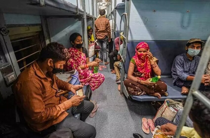  ട്രെയിനിൽ ഉച്ചത്തിൽ സംസാരിച്ചാലും പാട്ടു കേട്ടാലും 1000 രൂപ പിഴയും തടവും