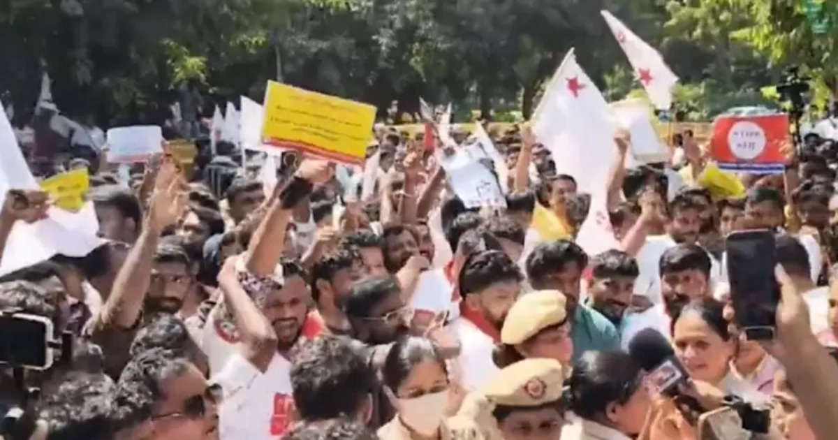 ഗ്യാനേഷ് കുമാറിന്റെ രാജി ആവശ്യപ്പെട്ട് പ്രതിഷേധം: എം.എ ബേബിയുൾപ്പെടെയുള്ള ഇടത് നേതാക്കൾ അറസ്റ്റിൽ